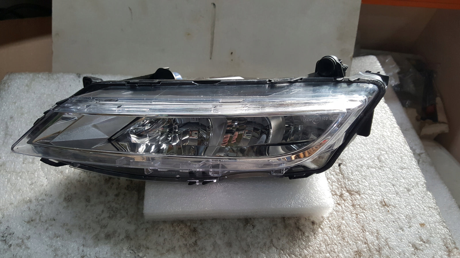 Prawy halogen LED-- SEAT LEON 5F0941702C demontaż oryginał