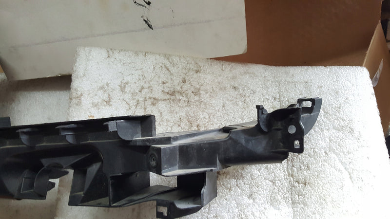 SLIZG MOCOWANIE LAMPY LEWY PRZOD AUDI A3 8P LIFT 2009-2012 8P0805607