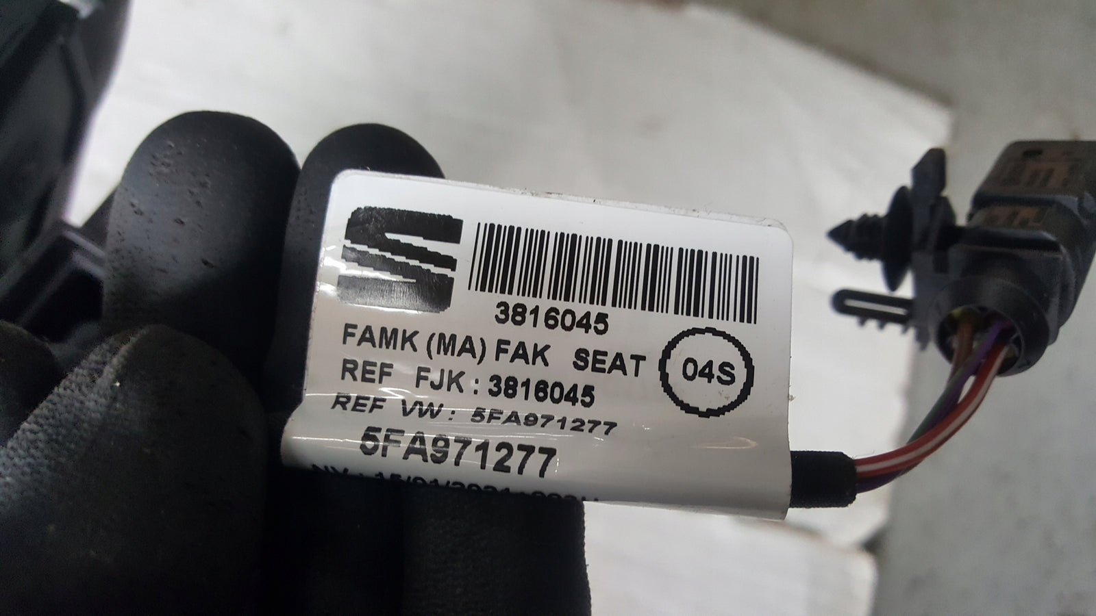 NOWA ORYGINALNA kierownica powietrza żaluzja SEAT LEON 5FA971277