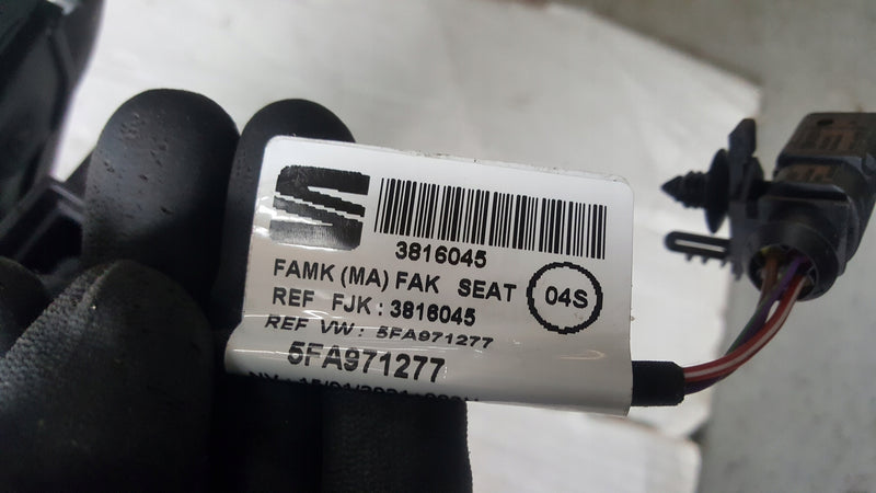 NOWA ORYGINALNA kierownica powietrza żaluzja SEAT LEON 5FA971277