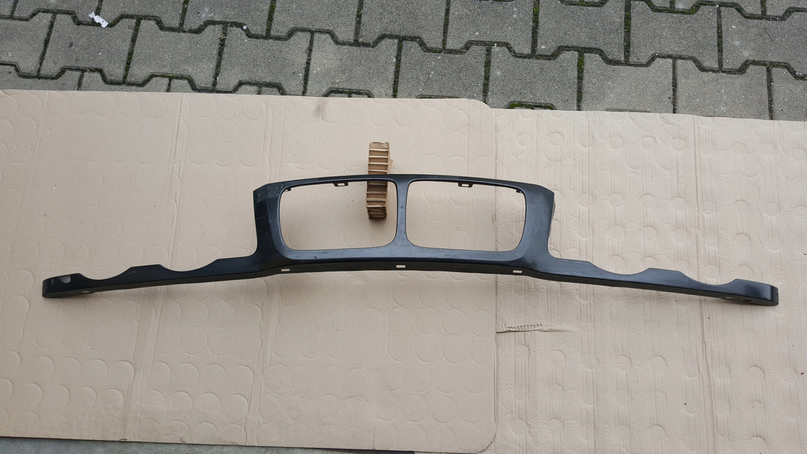 Nosek BMW e34 na szeroką maskę