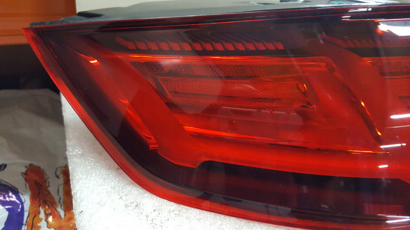 Tylna lewa lampa LED AUDI TT TTS TTRS 8S0945095E demontaż