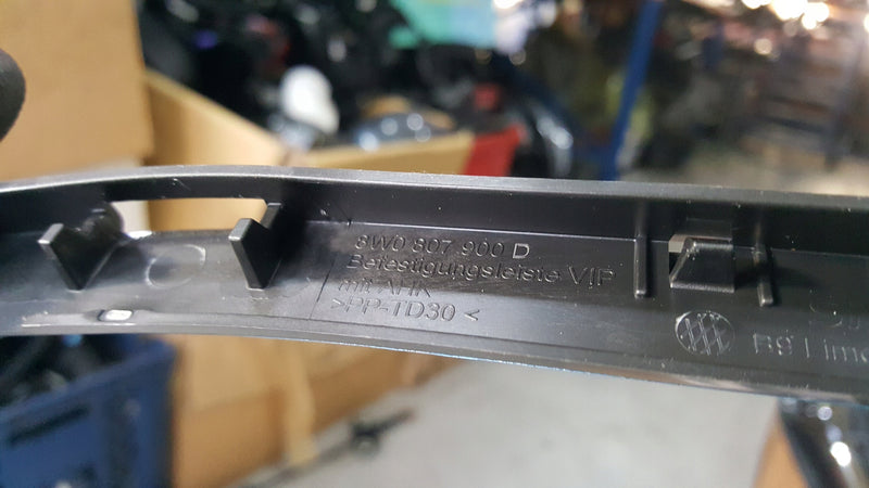 NOWA ORYGINALNA listwa mocowanie zderzaka tylnego AUDI A4 (B9) 8W0807900D