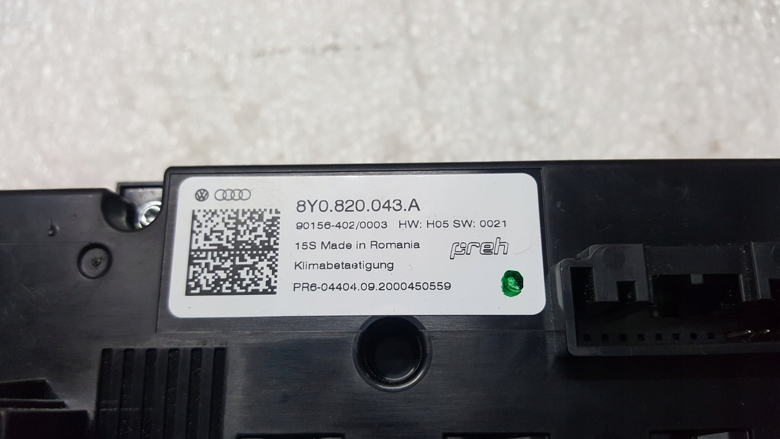 Panel klimatyzacji AUDI A3 8Y0820043A demontaż