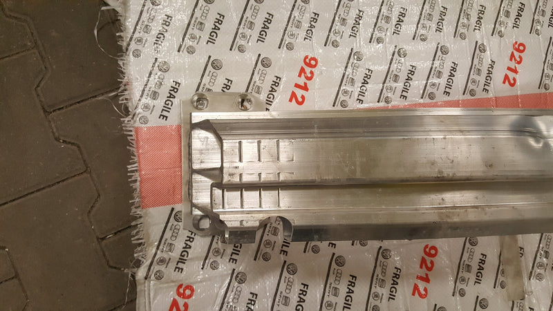 BELKA ZDERZAKA TYŁ WZMOCNIENIE AUDI E-TRON 4KE 4KE807309D 4KE807669A