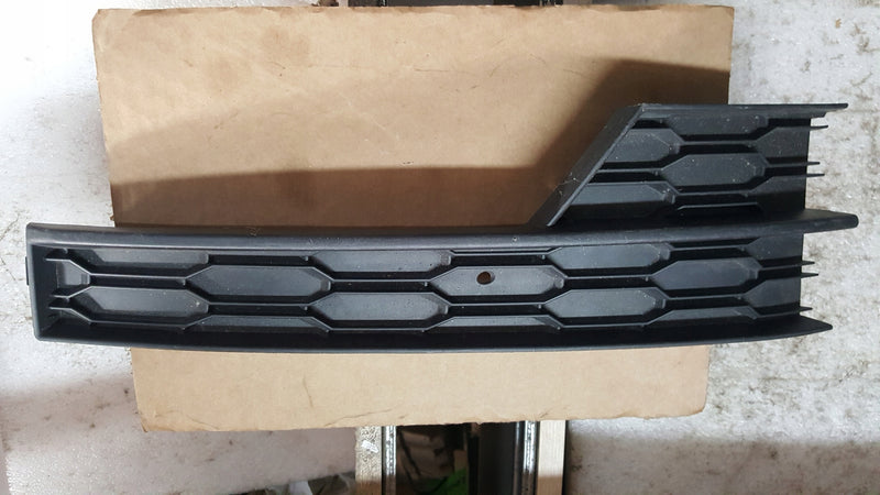 KRATKA PRAWA ZDERZAKA PRZÓD OCTAVIA III 5E0807682F