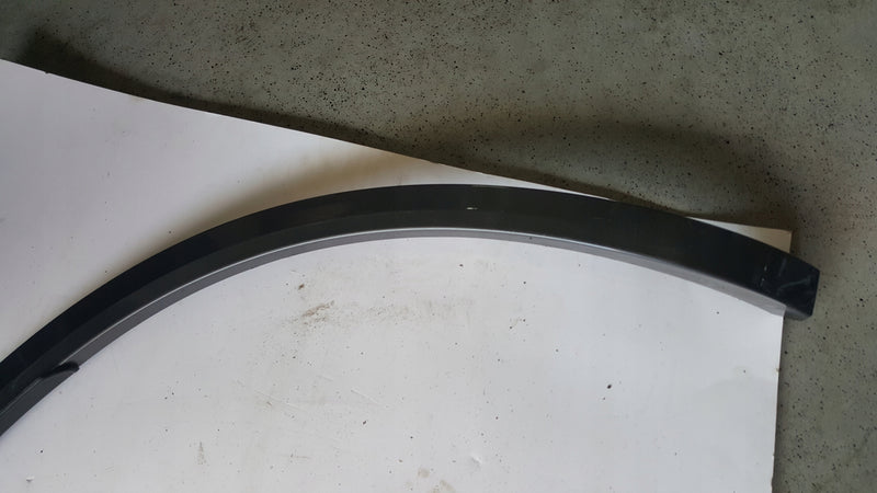 Listwa błotnika prawy przód VW TOUAREG 3 760853718A demontaż