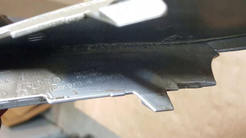 AUDI RS3 8V5 8V LIFT LISTWA ZDERZAKA PRAWA 8V5807718