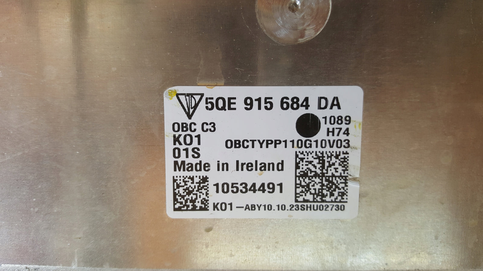Ładowarka akumulatora PORSCHE TAYCAN AUDI E-TRON 5QE915684DA demontaż