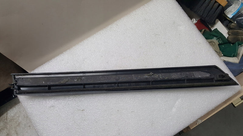 Listwa klapy bagażnika lewy tył AUDI Q3 8U0854815