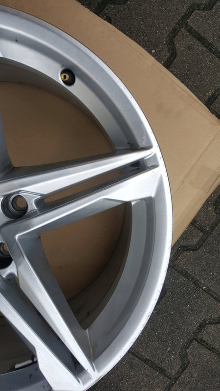 Felga aluminiowa 18 Audi A5 A4 OE 8W0601025DE 8.5