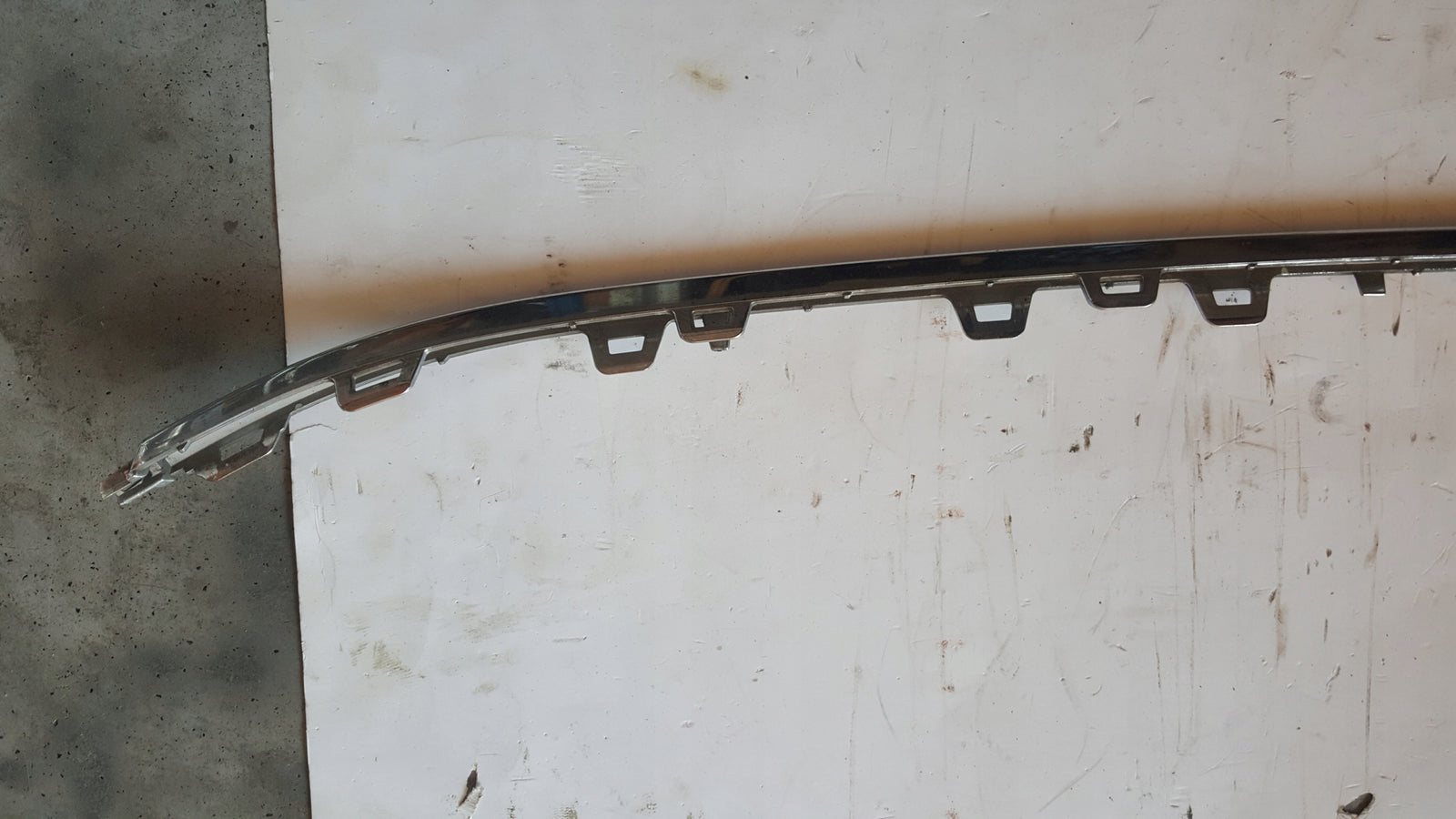 Środkowa listwa zderzaka przedniego VW PASSAT B8 3G0853245 DEMONTAŻ