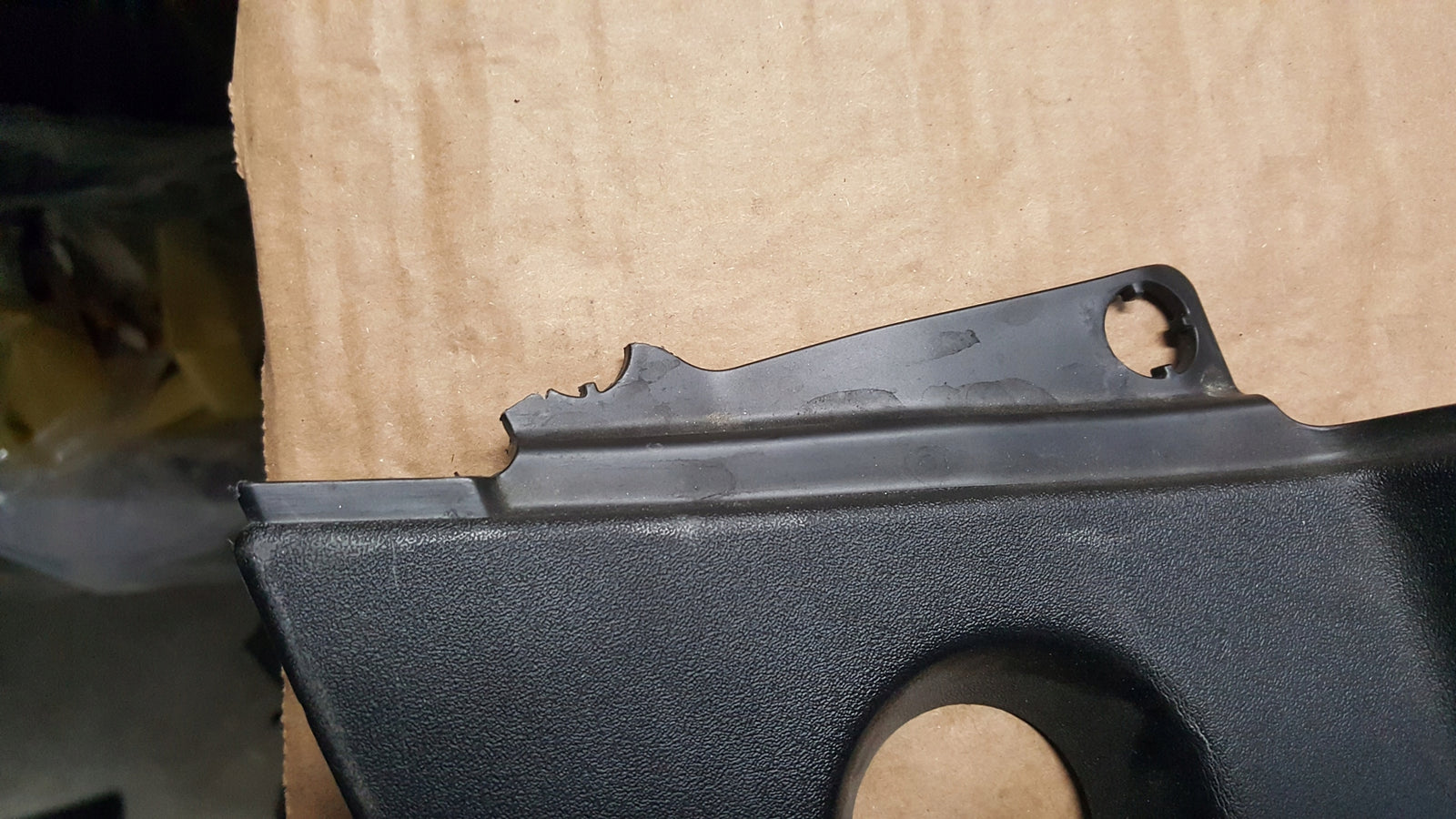 Audi R8 4S0 osłona zamka na pas lewa przód 4S0821169 ORYGINAŁ