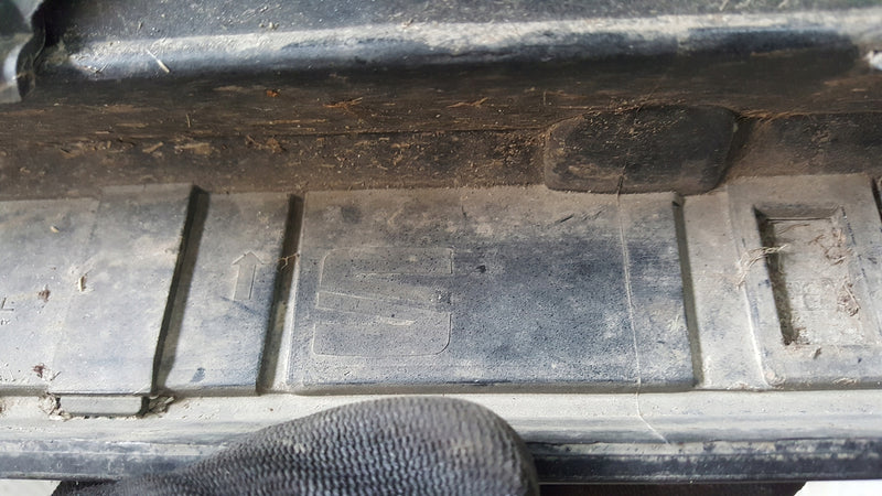 Listwa drzwi prawy przód SEAT ATECA 575854940G
