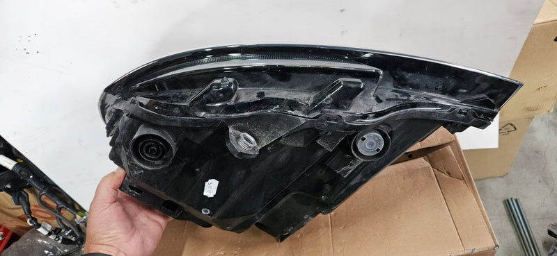 Prawy reflektor T 6.1 Multivan 7L1941006B 2019r IDEAŁ