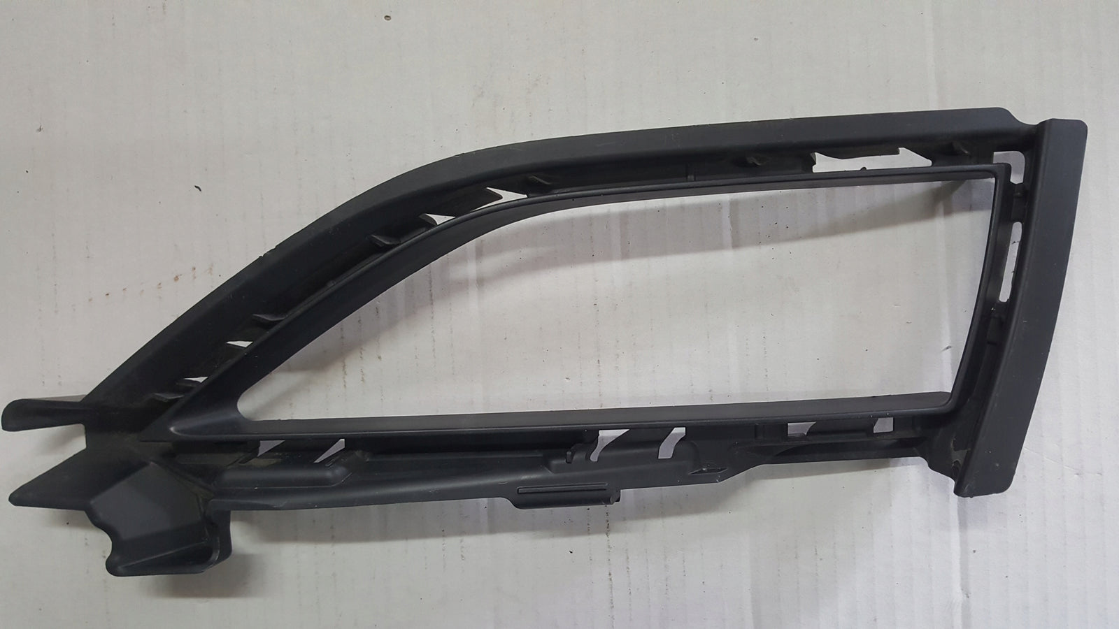 Kratka ramka zderzaka prawy przód VW GOLF VII 5G0853212H demontaż