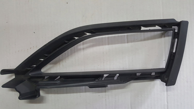 Kratka ramka zderzaka prawy przód VW GOLF VII 5G0853212H demontaż