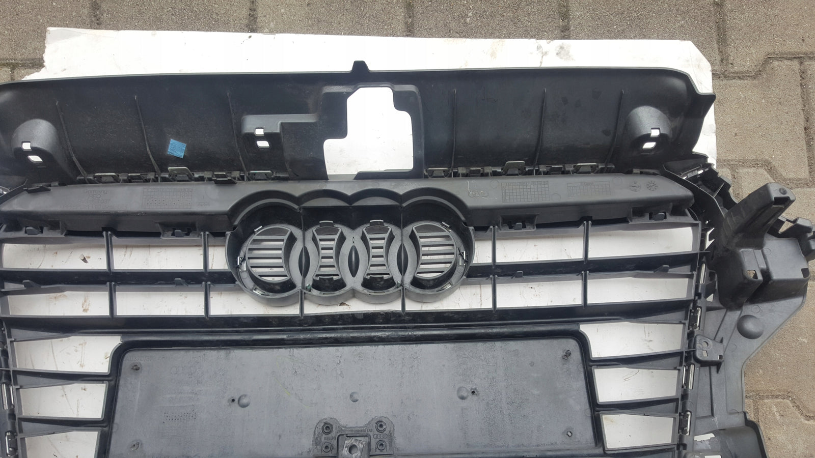 AUDI A3 8V 8V3 SPORTBACK ATRAPA CHŁODNICY GRILL 8V3853651 8V3853037 idealny
