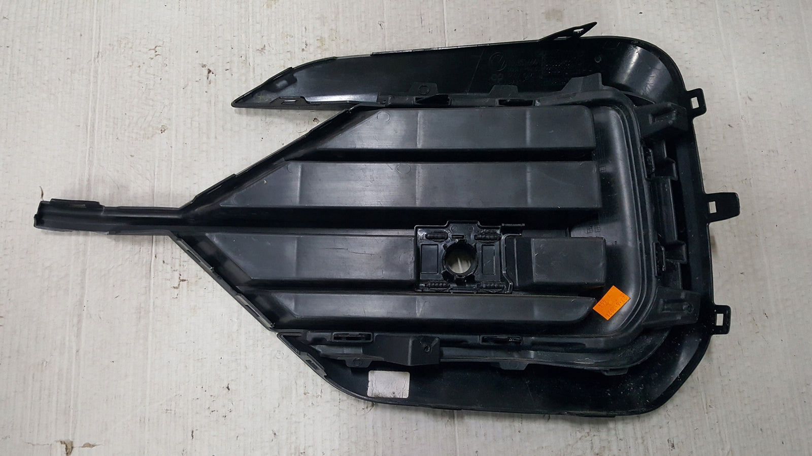 Kratka zderzaka prawy przód- VW TOUAREG III R-LINE 760853664A
