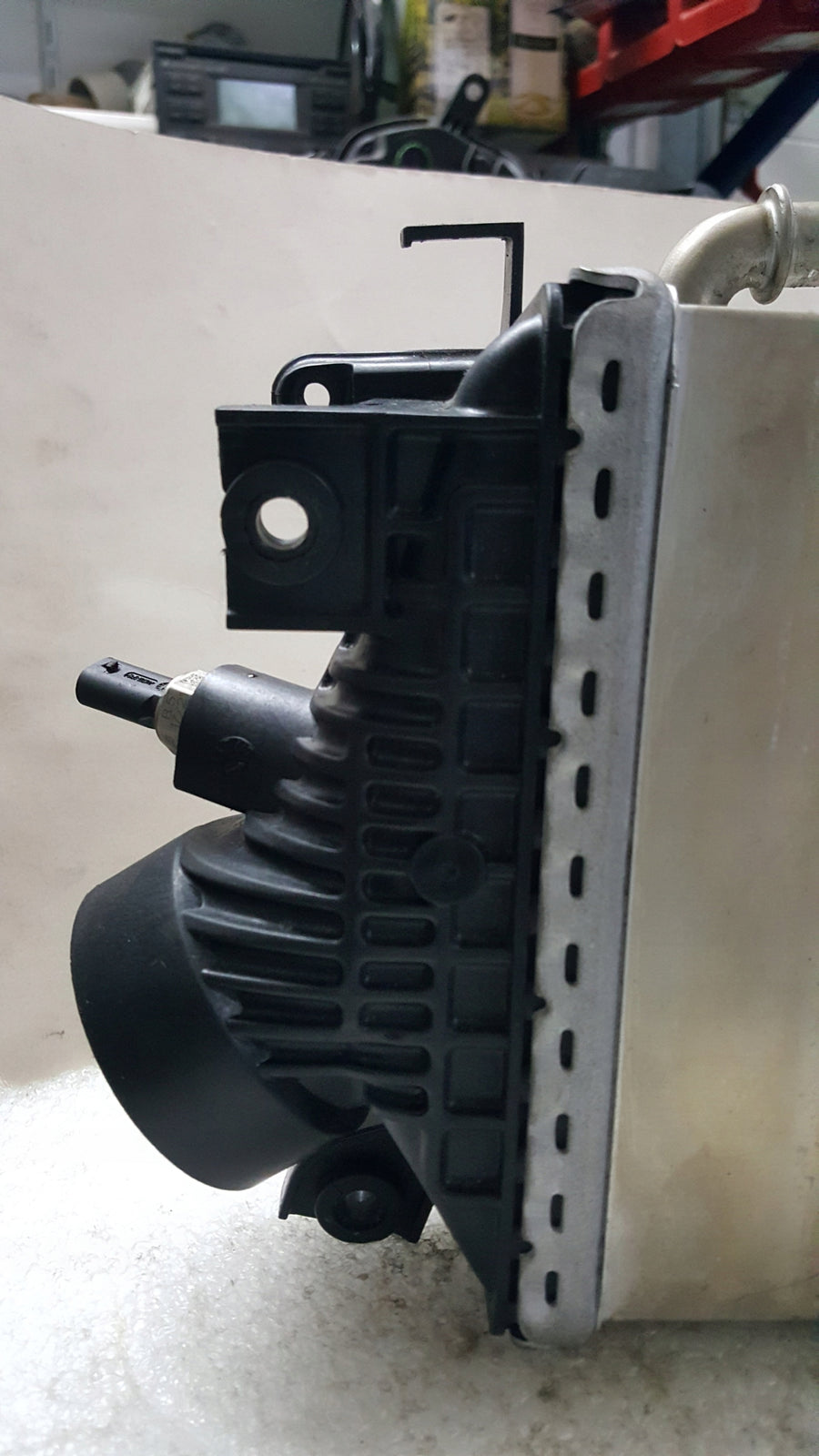 Chłodnica intercooler AUDI A4 (B9) A5 A6 (C8) A7 Q5 059145803Q demontaż