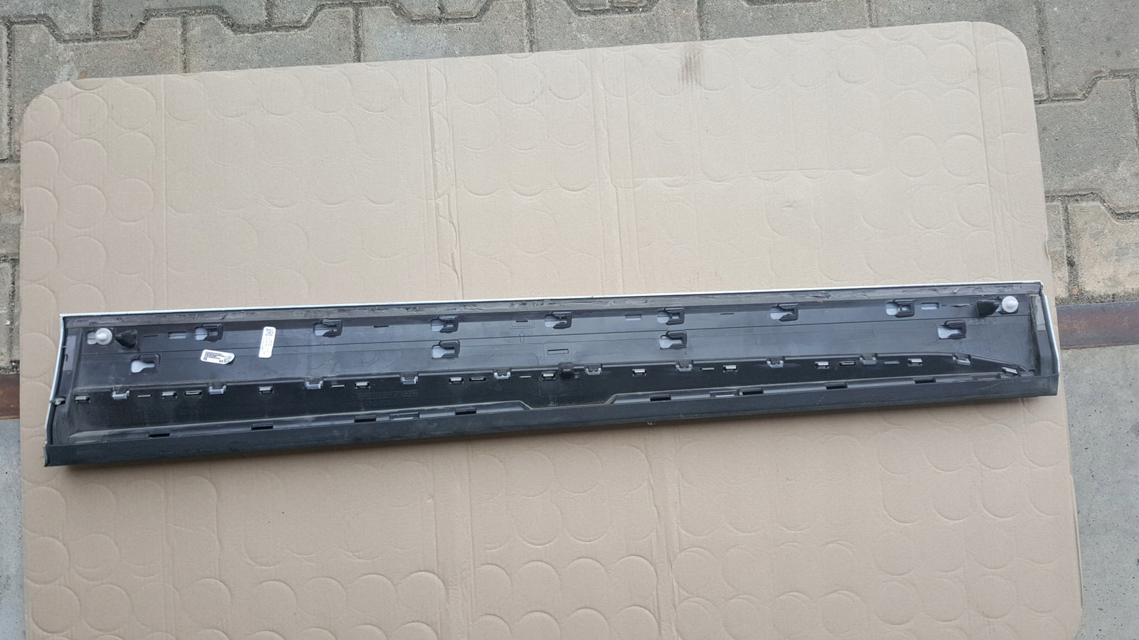 Listwa drzwi lewy przód AUDI Q5 80A853959A demontaż