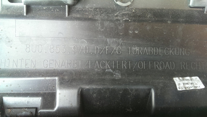 Listwa drzwi prawy tył AUDI Q3 8U0853970G