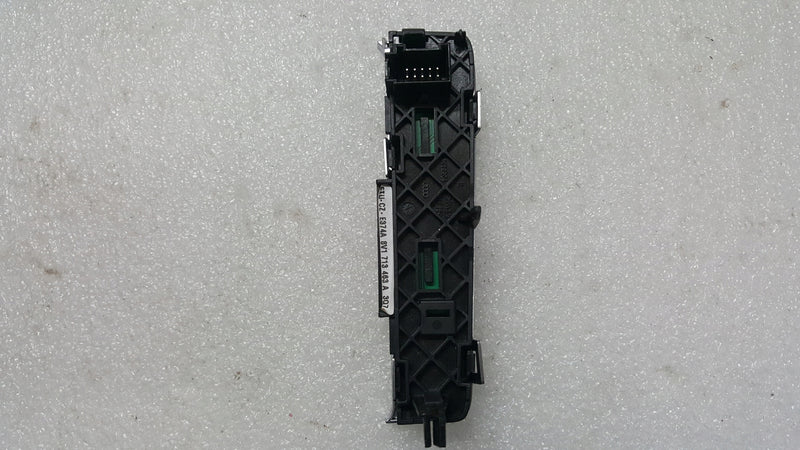 Panel wyświetlacz zmiany biegów AUDI A3 RS3 8V1713463A demontaż