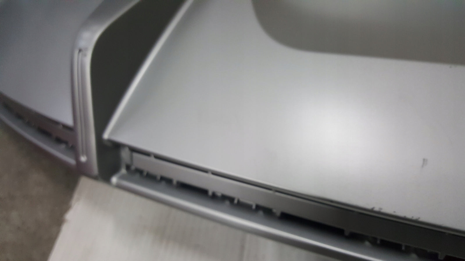 Dokładka spoiler dyfuzor zderzaka tylnego AUDI E-TRON 4KE807835C demontaż