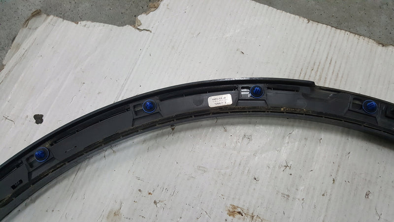 Listwa błotnika prawy tył AUDI Q5 80A853818B demontaż