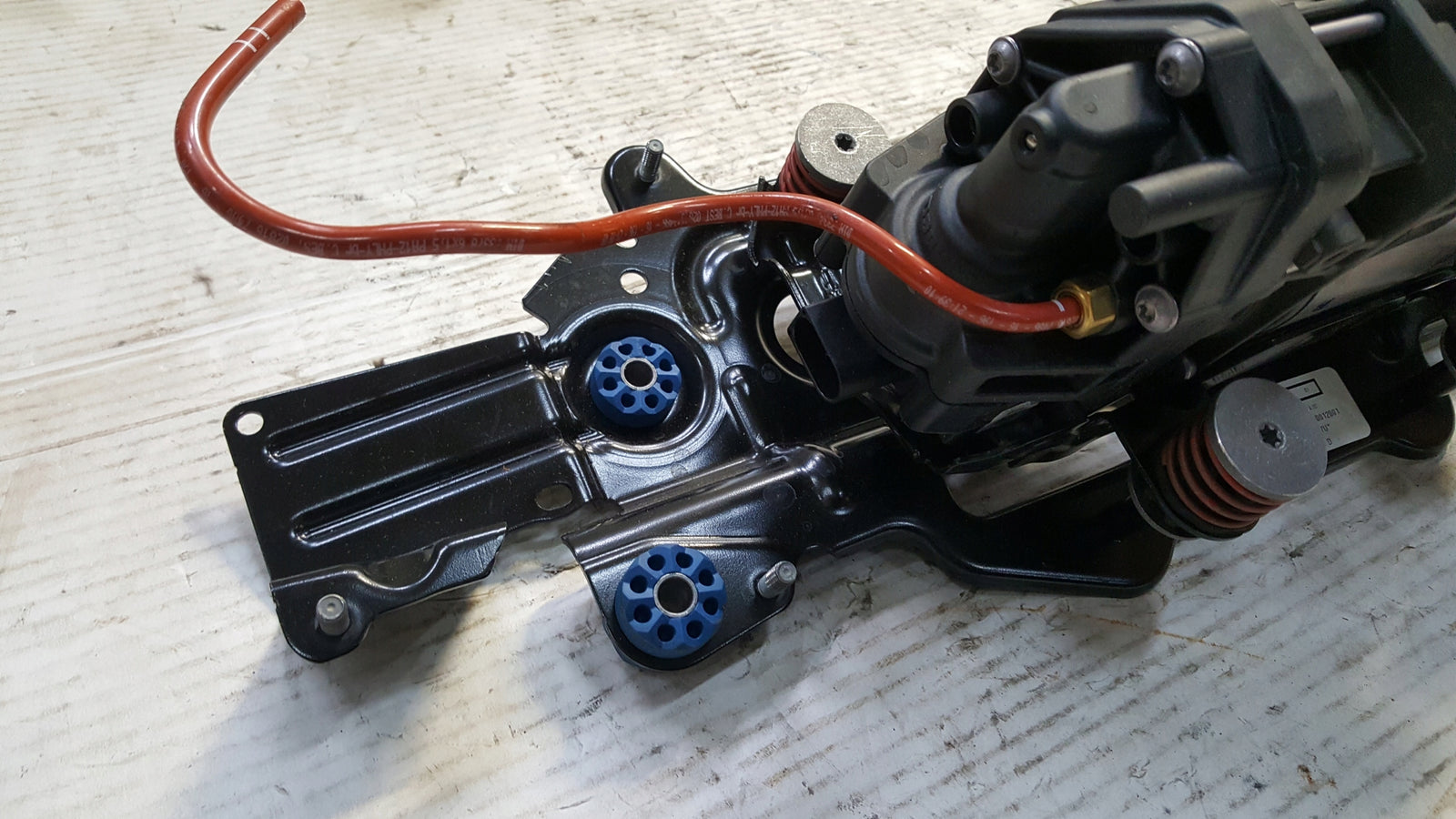 Kompresor zawieszenia AUDI Q5 80A616005E demontaż