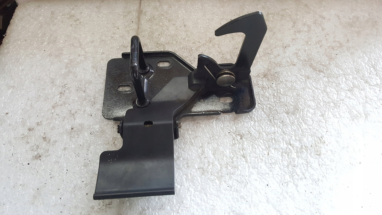 Rygiel maski AUDI Q7 4L0823480A oryginał demontaż