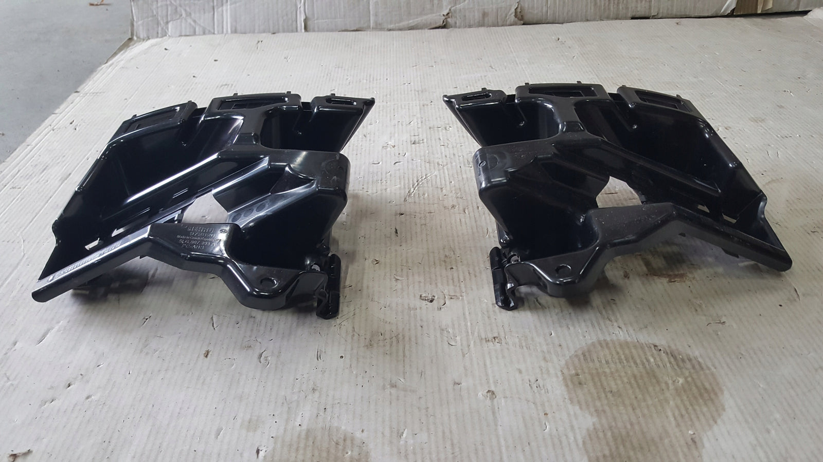Ślizgi zderzaka tylnego lewy+prawy SKODA ENYAQ 5LG807393A 5LG807394A