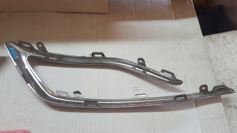 Listwy chrom tył VW GOLF VIII 5H6853331 5H6853332 5H6853333