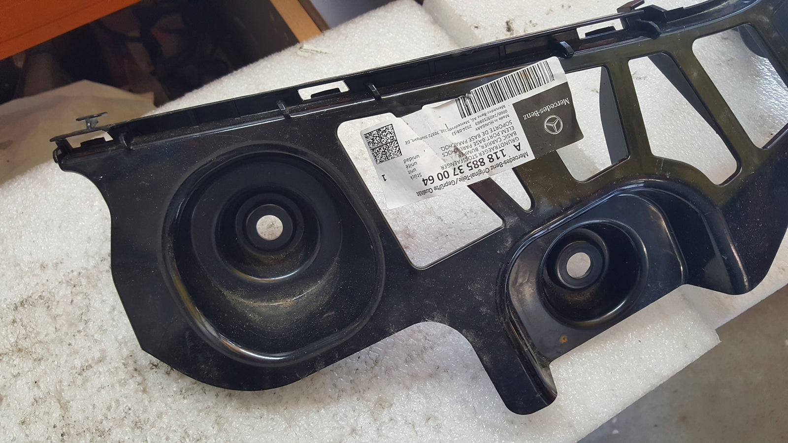 NOWY ORYGINALNY ślizg zderzaka lewy tył MERCEDES W118 CLA A1188853700