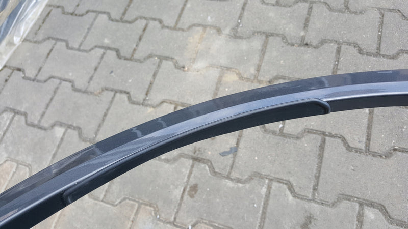 Listwa błotnika prawy przód VW TOUAREG 3 760853718A demontaż