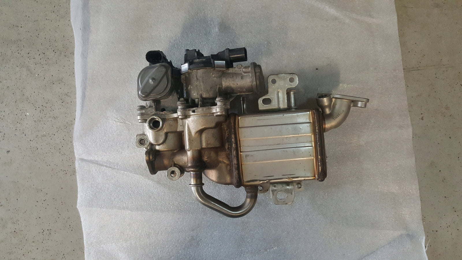 Chłodnica spalin zawór EGR 04L131512CH VW T6 T7 CRAFTER 2.0 TDI