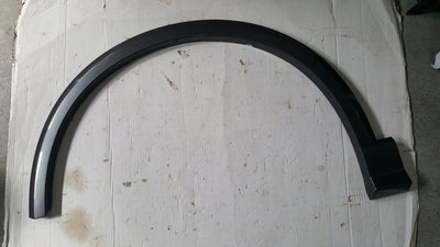 Listwa błotnika lewy przód AUDI Q2 81A853717A demontaż