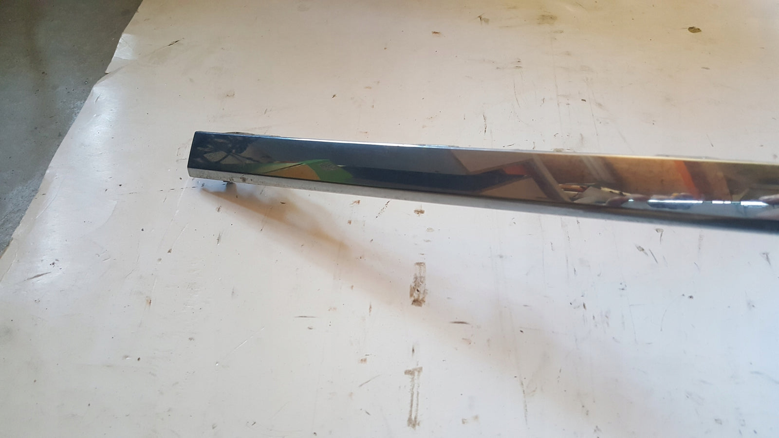 Listwa chrom zderzaka prawy tył VW PASSAT (B8) 3G0853842 demontaż