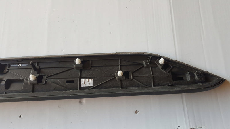 Listwa drzwi PR tył SKODA SUPERB 3V0854950 demonta