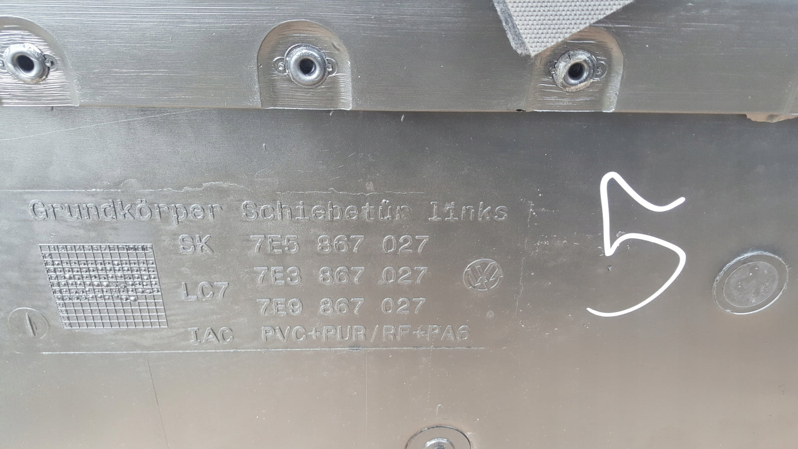 Tapicerka poszycie boczek lewa strona VW T5 T6 7E5867027 demontaż