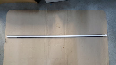 SEAT LEON IV 5FA LISTWA ZGARNIAJACA SZYBY PRAWY PRZÓD 5FA837476