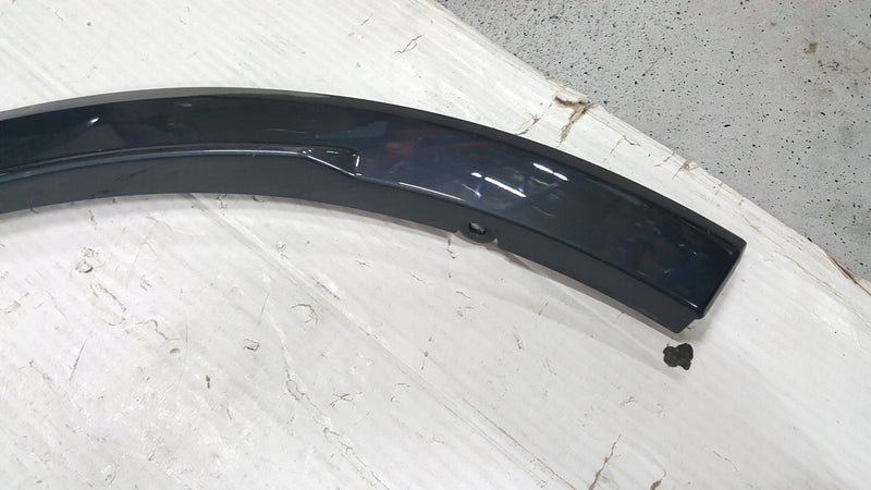 Listwa błotnika prawy tył AUDI Q4 e-tron 89A853817C demontaż