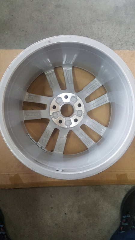 FELGA ALUMINIOWA AUDI A3 8Y 20- 8Y0601025E R17 8J