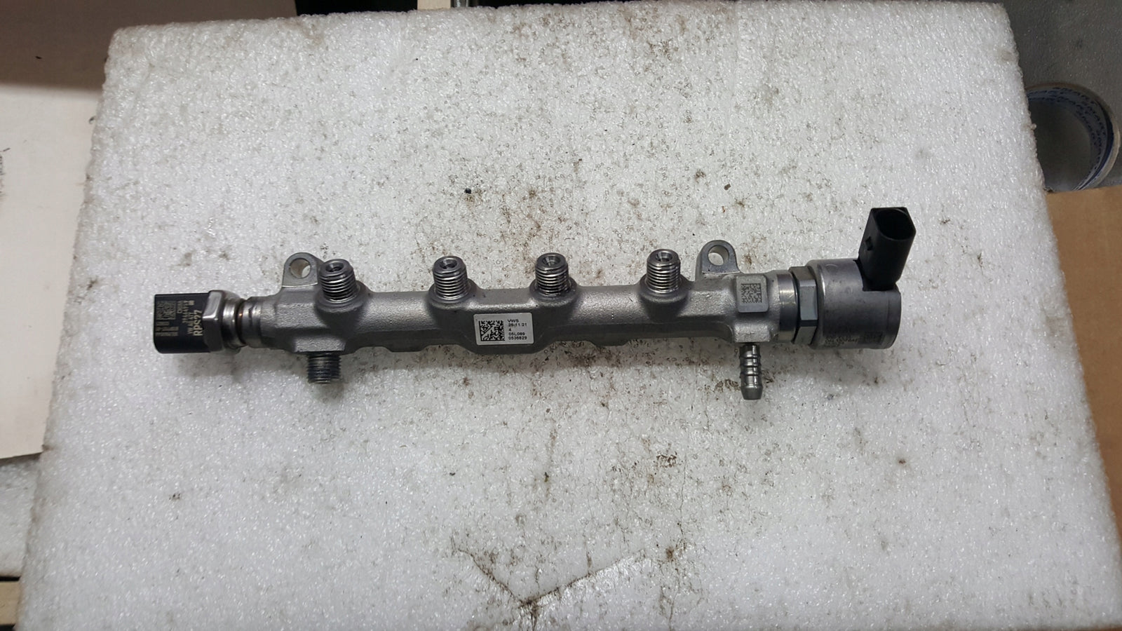 LISTWA WTRYSKOWA ZAWÓR AUDI VW SEAT SKODA 1.6 2.0 TDI 04L125A KOMPLET