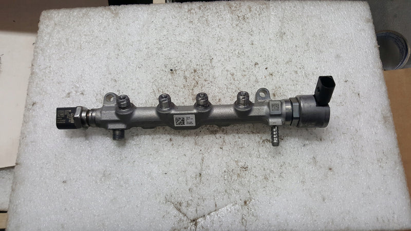 LISTWA WTRYSKOWA ZAWÓR AUDI VW SEAT SKODA 1.6 2.0 TDI 04L125A KOMPLET