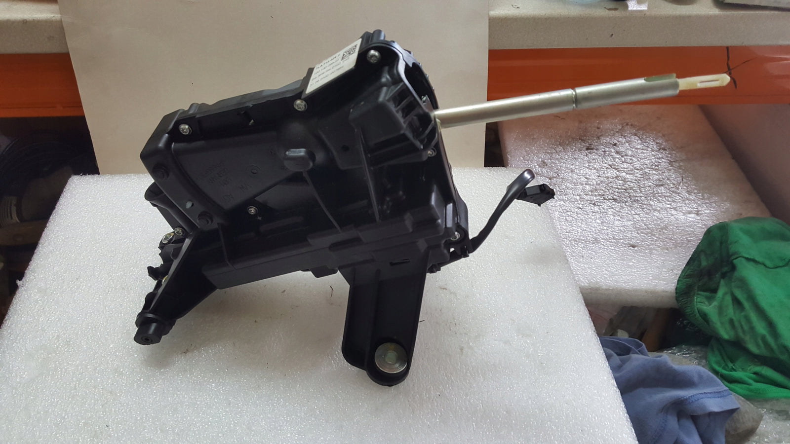 Wybierak zmiany biegów VW T6 7LA713025C demontaż