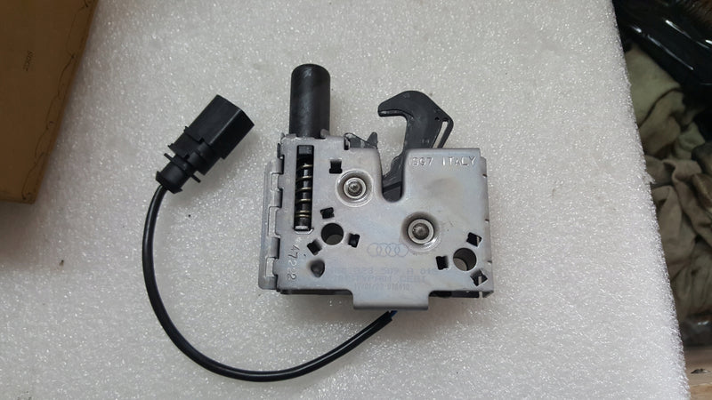 Zamek maski AUDI A6 C8 A7 RS6 4K0823509A NOWY