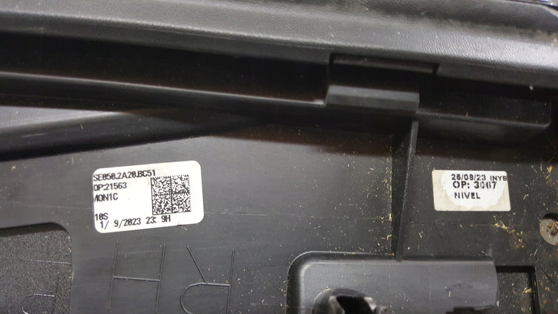 Listwa drzwi prawy przód SEAT CUPRA FORMENTOR 5FF854940B demontaż