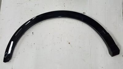 Listwa błotnika prawy tył AUDI Q2 81A853818A