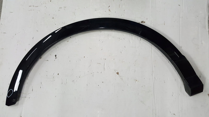Listwa błotnika prawy tył AUDI Q2 81A853818A